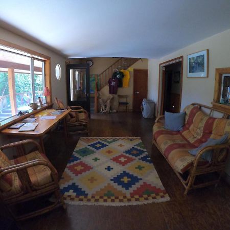Up The Creek Backpacker'S Lodge Roberts Creek Bagian luar foto