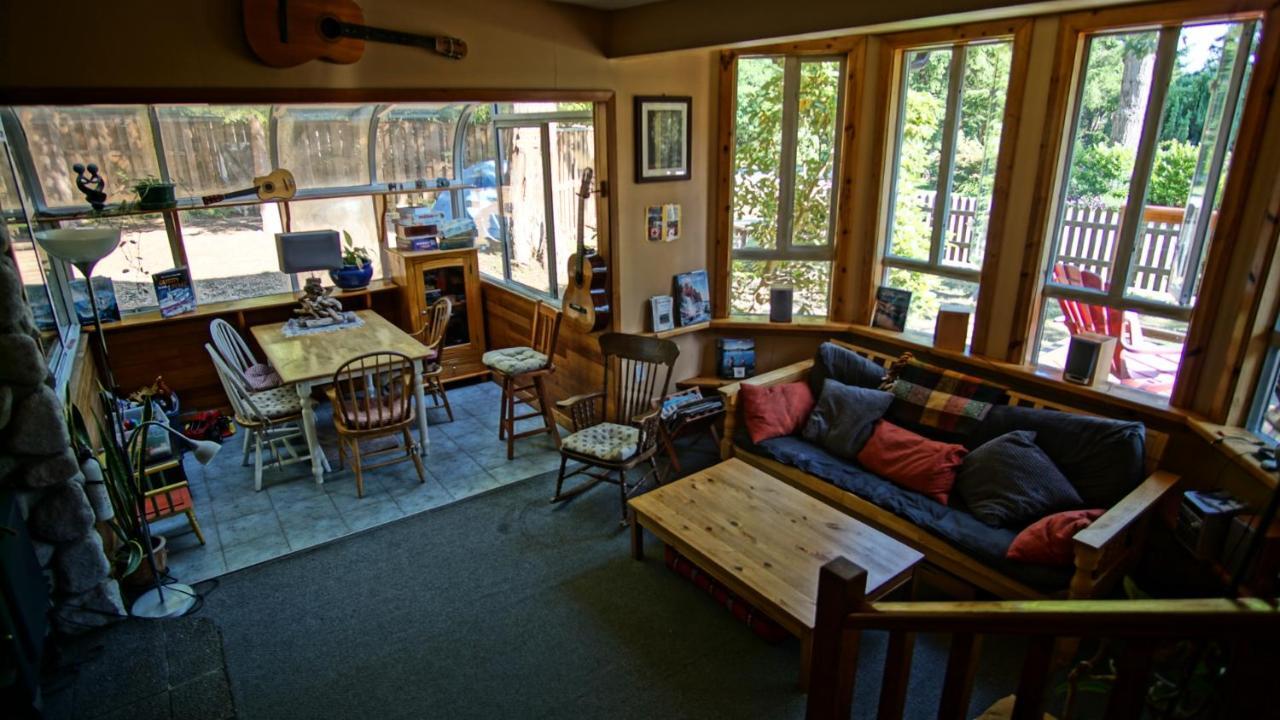 Up The Creek Backpacker'S Lodge Roberts Creek Bagian luar foto