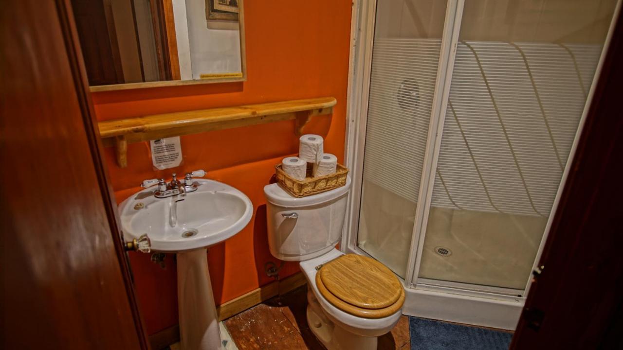 Up The Creek Backpacker'S Lodge Roberts Creek Bagian luar foto