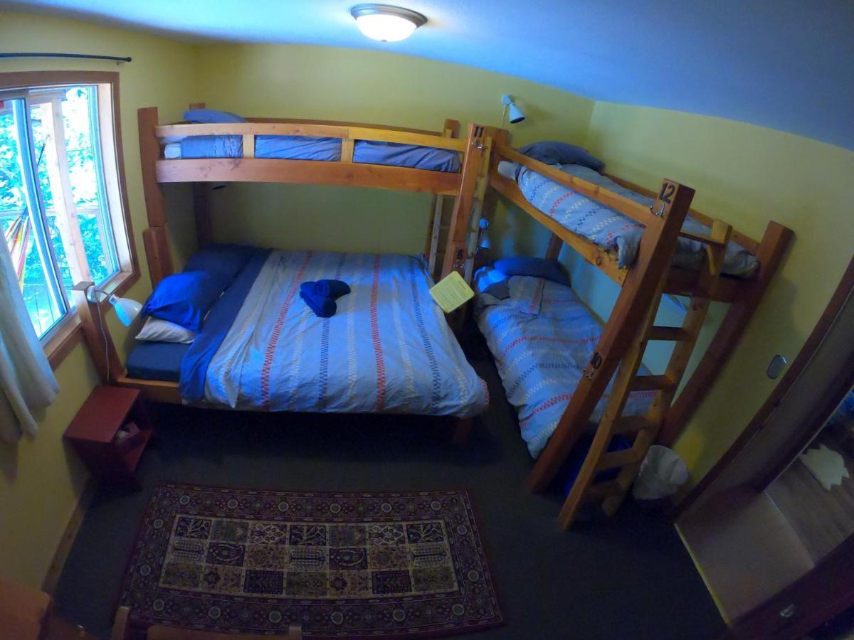Up The Creek Backpacker'S Lodge Roberts Creek Bagian luar foto