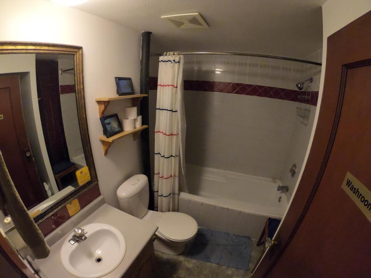 Up The Creek Backpacker'S Lodge Roberts Creek Bagian luar foto