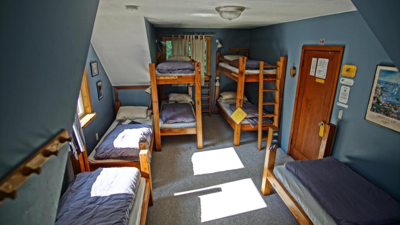 Up The Creek Backpacker'S Lodge Roberts Creek Bagian luar foto